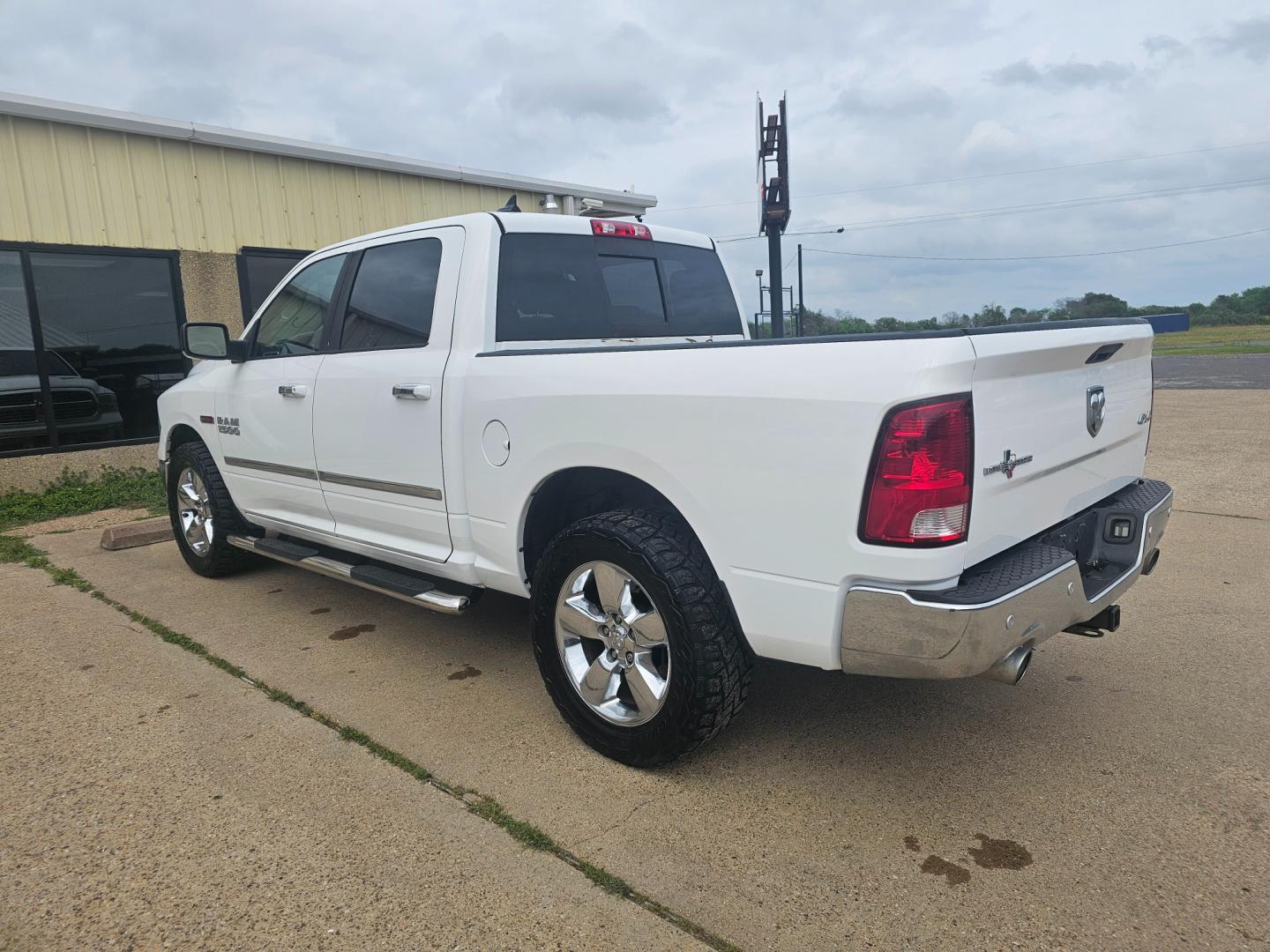 2016 WHITE RAM 1500 SLT Crew Cab SWB 4WD (1C6RR7LM3GS) with an 3.0L V6 DIESEL engine, 6A transmission, located at 533 S Seven Points BLVD, Seven Points, TX, 75143, (430) 255-4030, 32.313999, -96.209351 - Photo#3